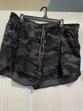 Athletic Works Women's Black & Gray Camo Running Shorts